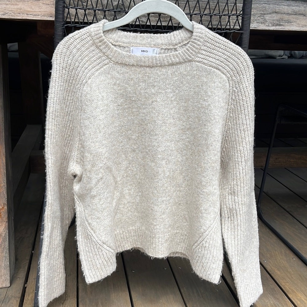 Light grey knit sweater with detailed pattern / styling. Size XS!